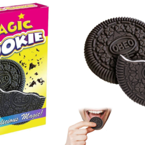 Galleta tipo Oreo mordida y recompuesta