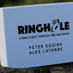 Ring hole, de Peter Eggink - Anillo a la bolsa de dulces
