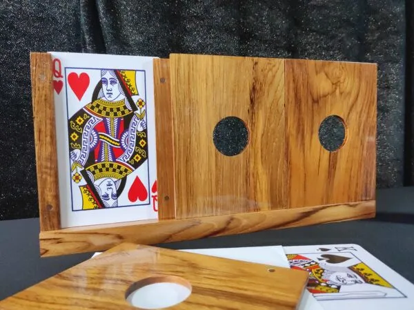 Hopping queen, de Uday // 3 card monte semi jumbo (Encuentra a la dama) - Imagen 3