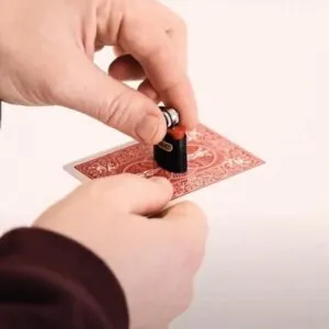 Melty - Mechero a través de la carta, de Jordan Victoria - AZUL