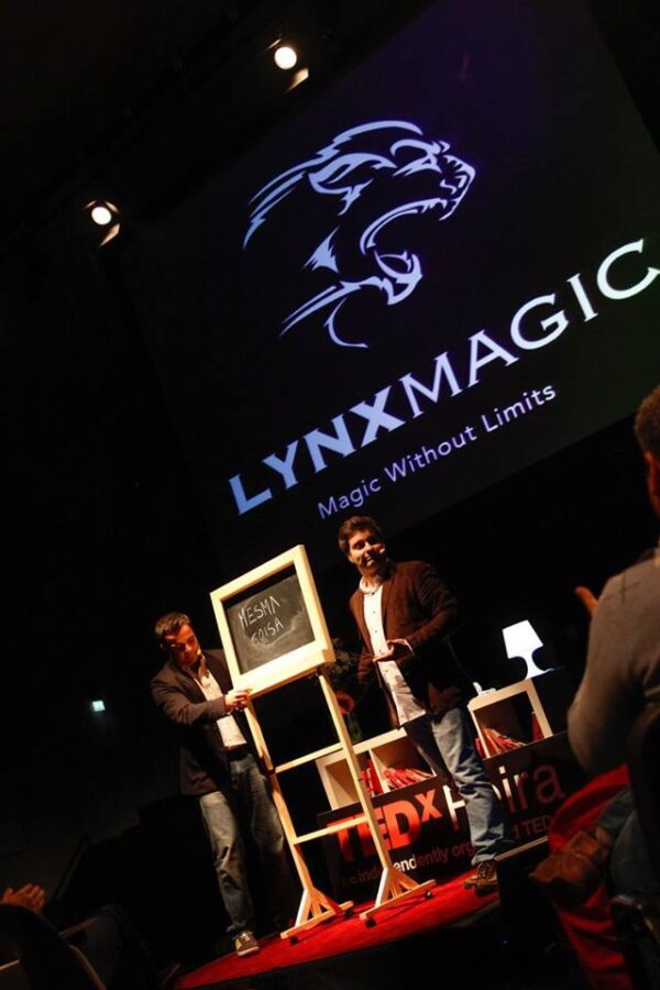 Lynx blackboard Gonzalo Gil Gee Magic