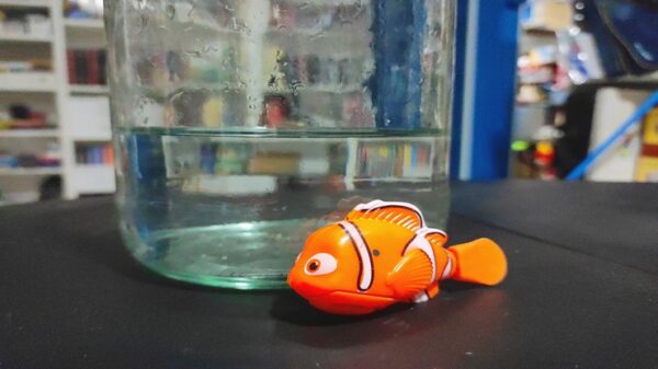 Robot fish naranja Nemo