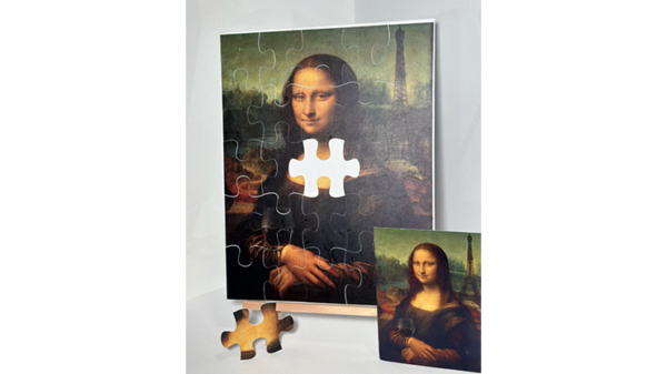 Missing Piece (Mona Lisa), Escena, de Paul Romhany & Connie Boyd