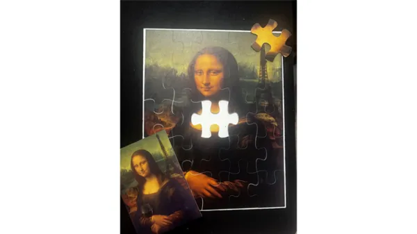 Missing Piece (Mona Lisa), Escena, de Paul Romhany & Connie Boyd