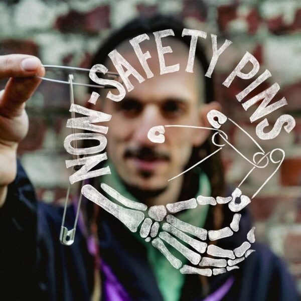 Imperdibles Non-Safety Pins de Juan Colàs