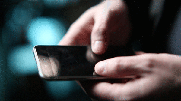 EYEPHONE de Chris Kenworthey y Mark Mason, por Alan Boyd