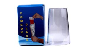 Vaso comedia en el cono de papel