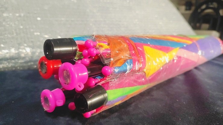 Producción de paraguas, de Tora (Parasol Production)