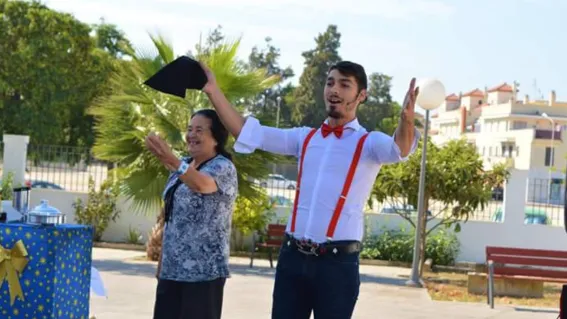 ayudante elegir en un espectáculo