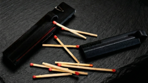 Project H- Lit Match por J.S.M. Studio y Bacon Magic (Encendedor de cerillas)