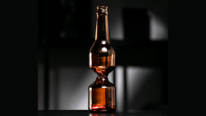 Tornado Bottle de Red Tsai y Aaron Hsing (Botella tornado)