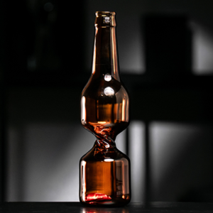 Tornado Bottle de Red Tsai y Aaron Hsing (Botella tornado)