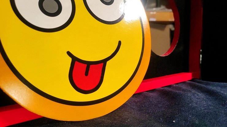 Cara sonriente pasa pasa (Sucker smily box)